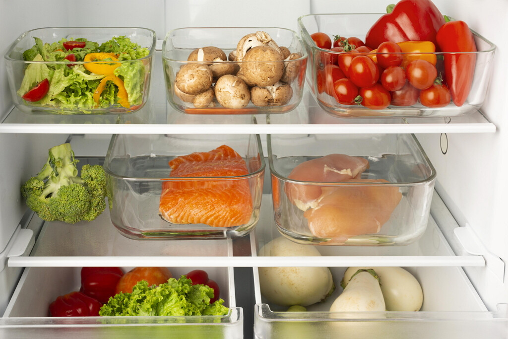 Полезные продукты в холодильнике